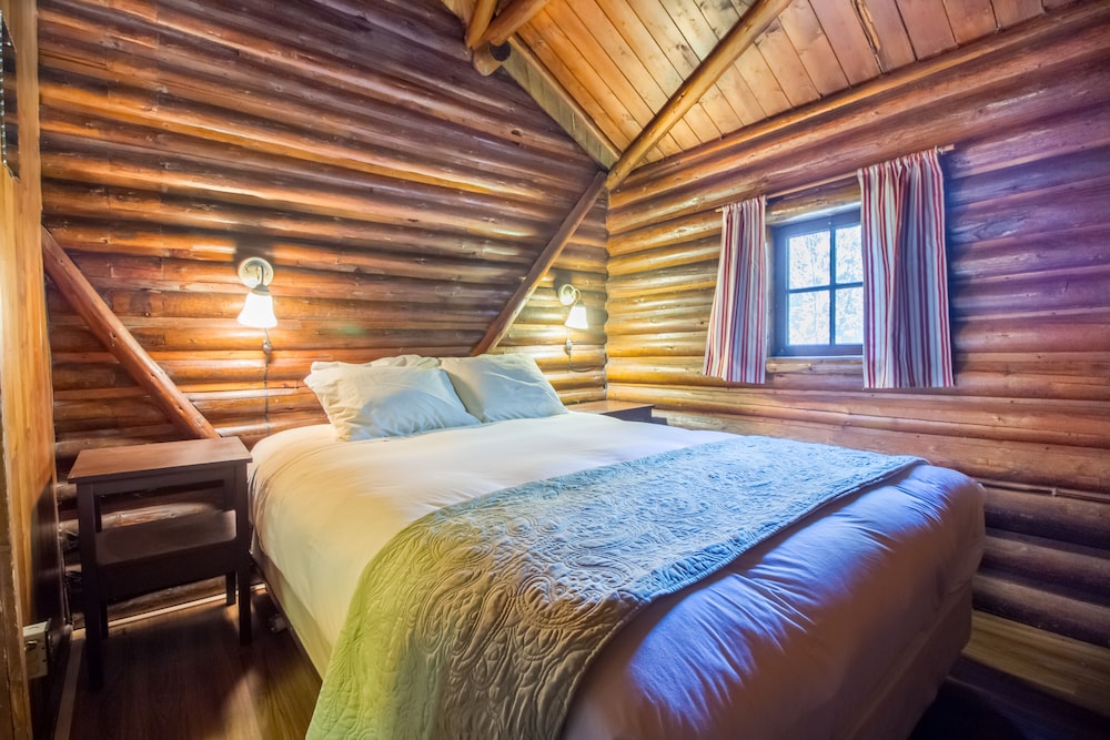 Kootenay Park Lodge