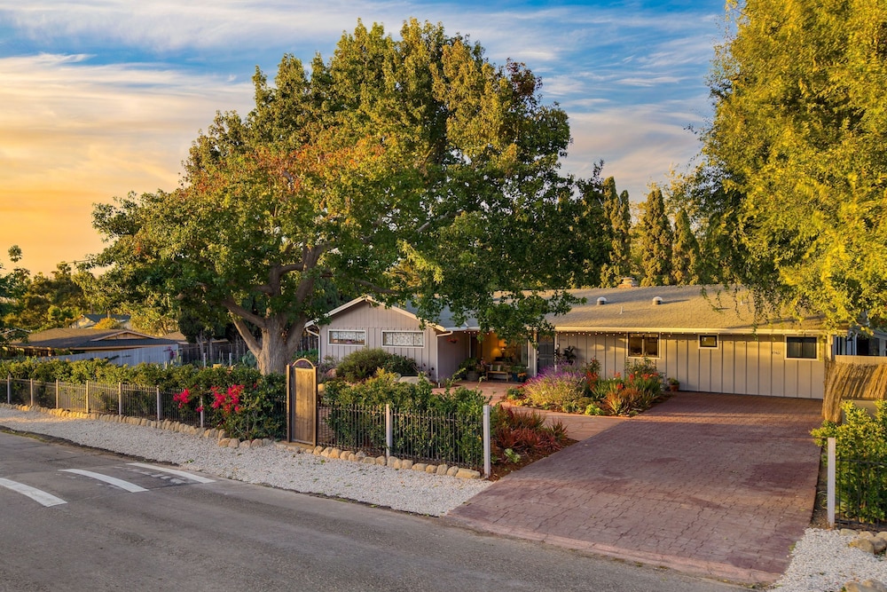 Hummingbird Haven by Avantstay Dog-friendly Near the Beach Huge Yard Hot Tub