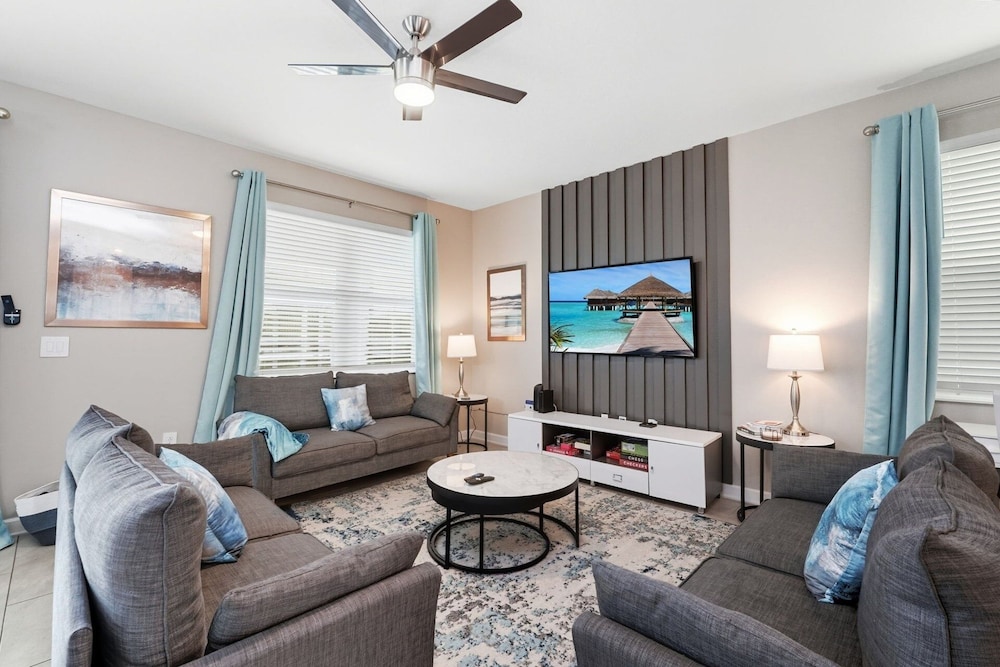 ChampionsGate Resort 10 Bedroom Vacation Home - Includes resort clubhouse amenity access! 10 Home