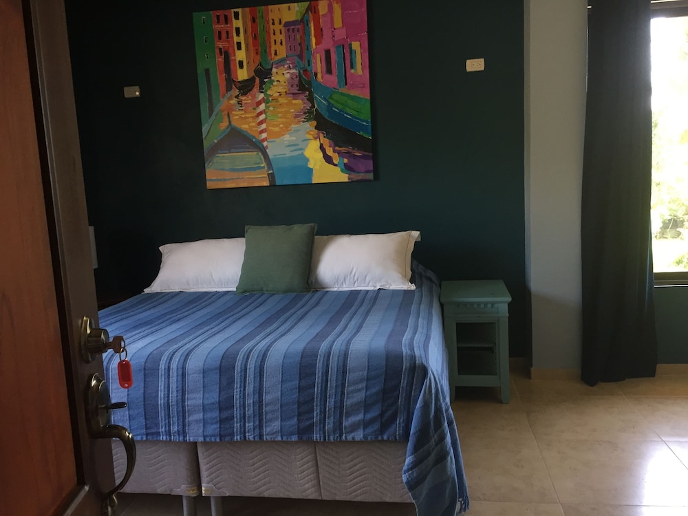 BlueBay Bugenvil Lake Lodge