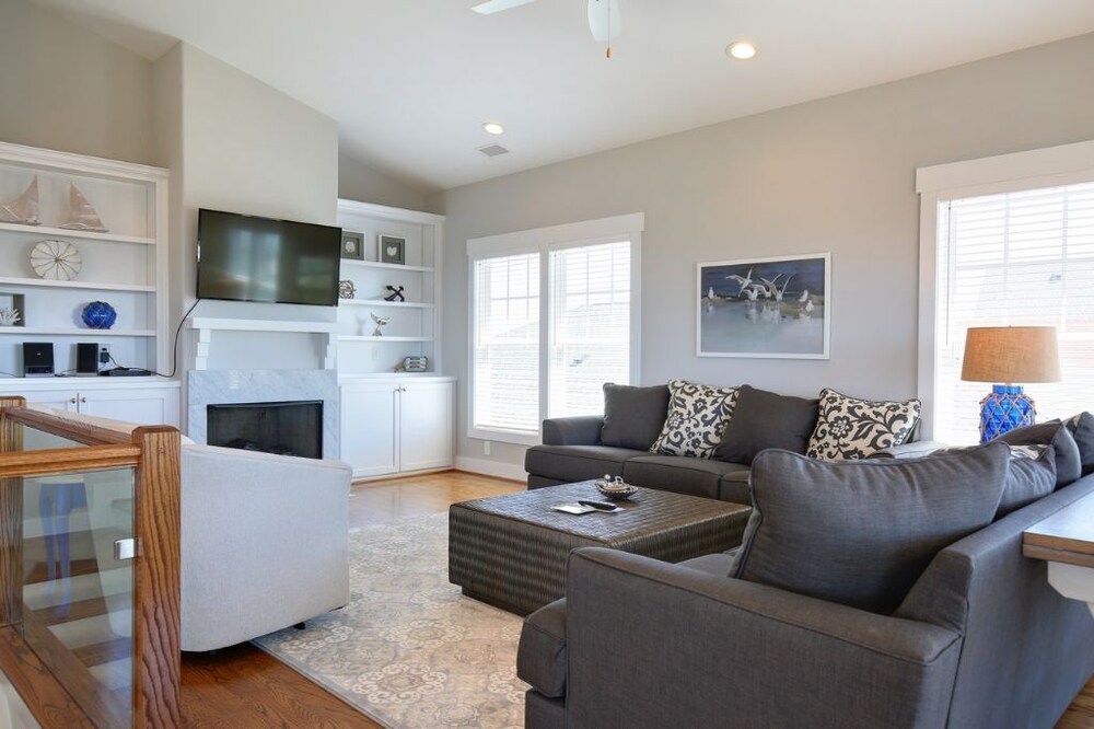 Absolute Paradise 5 Bedroom Home by RedAwning