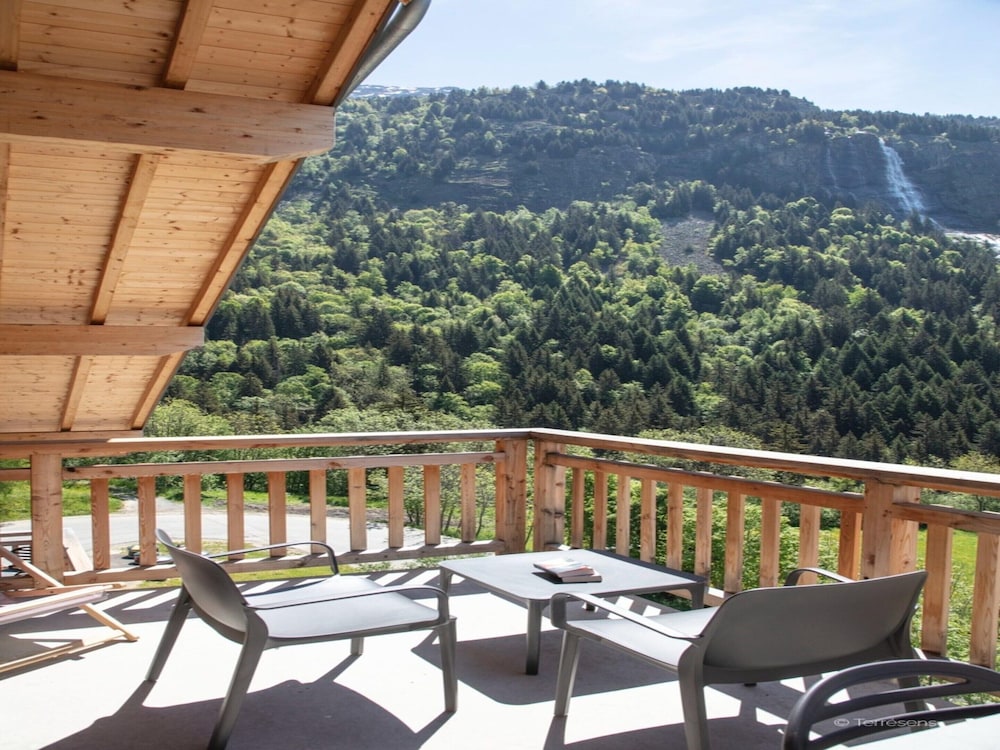 Chalet in Vaujany With Panoramic Mountain Views