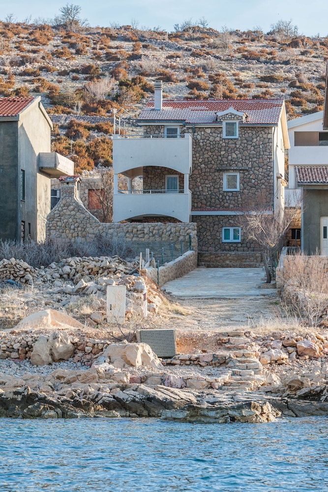 Cozy Apartments in Zadar With Sea and Mountain Views
