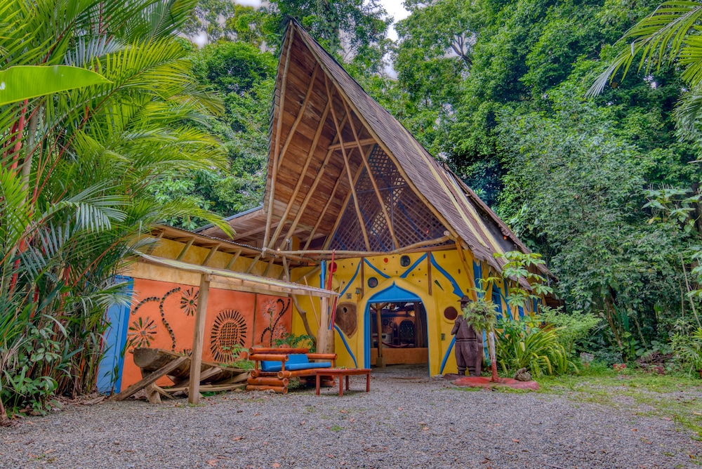 Tree House Beachfront Lodge