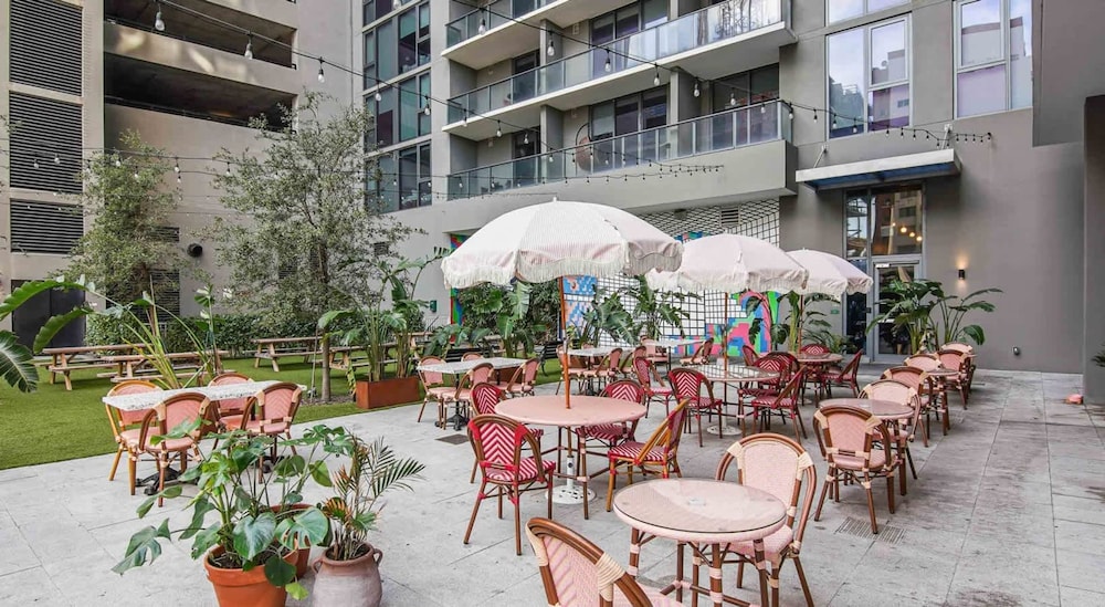 CBD Luxepad 2b2b With City Bay Views Gym Lounge