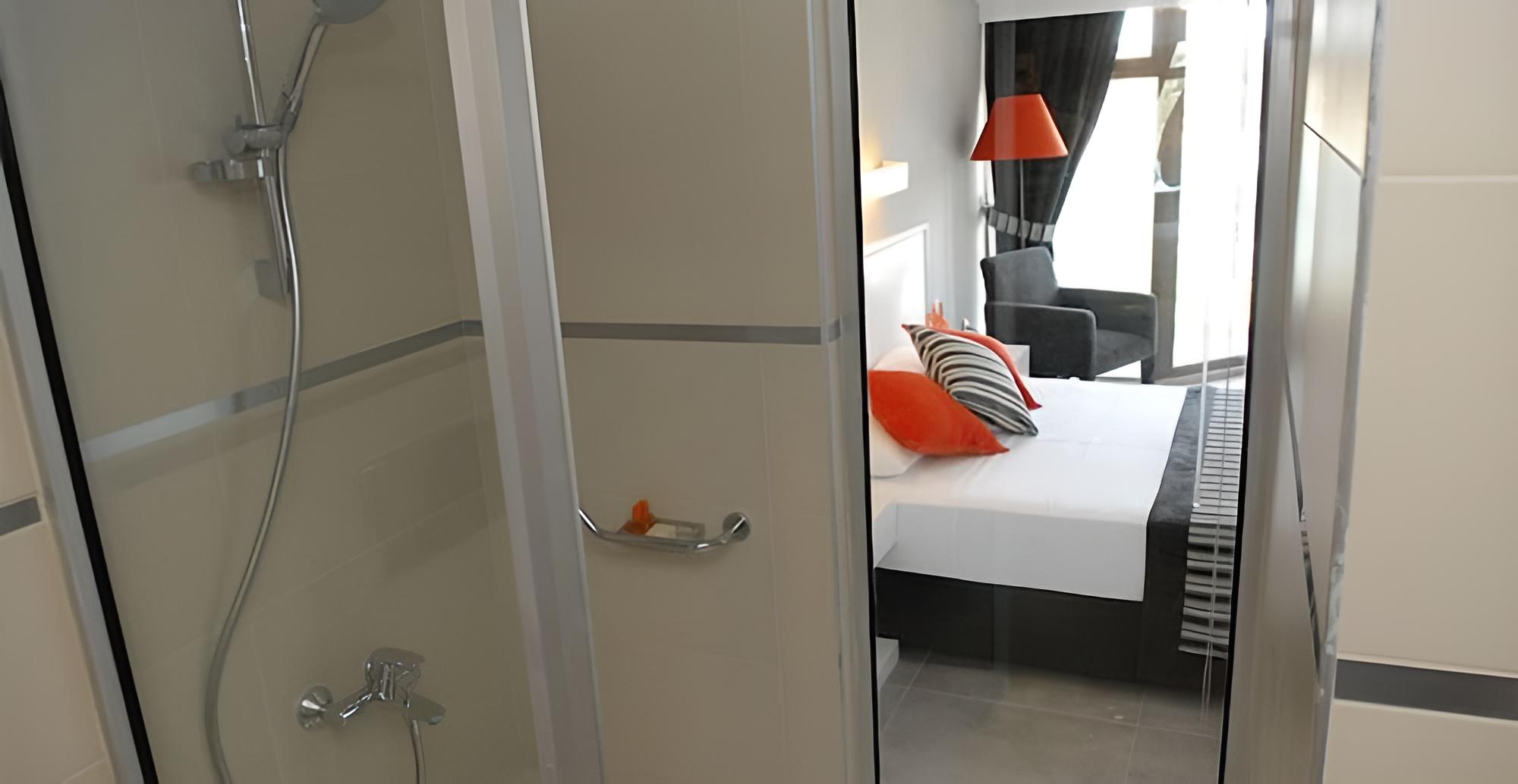 Ladin Hotel