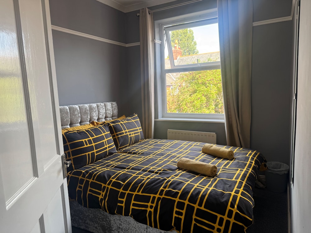 9 Guests - Free Parking - Cozy 3 Bedrooms