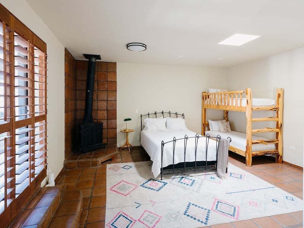 Bed Rock Desert -pool Heat Available - Spring Break