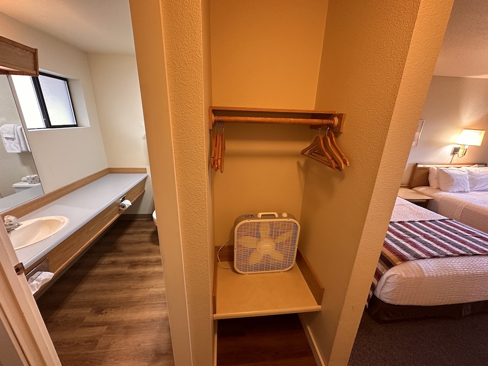 Astoria Crest Motel