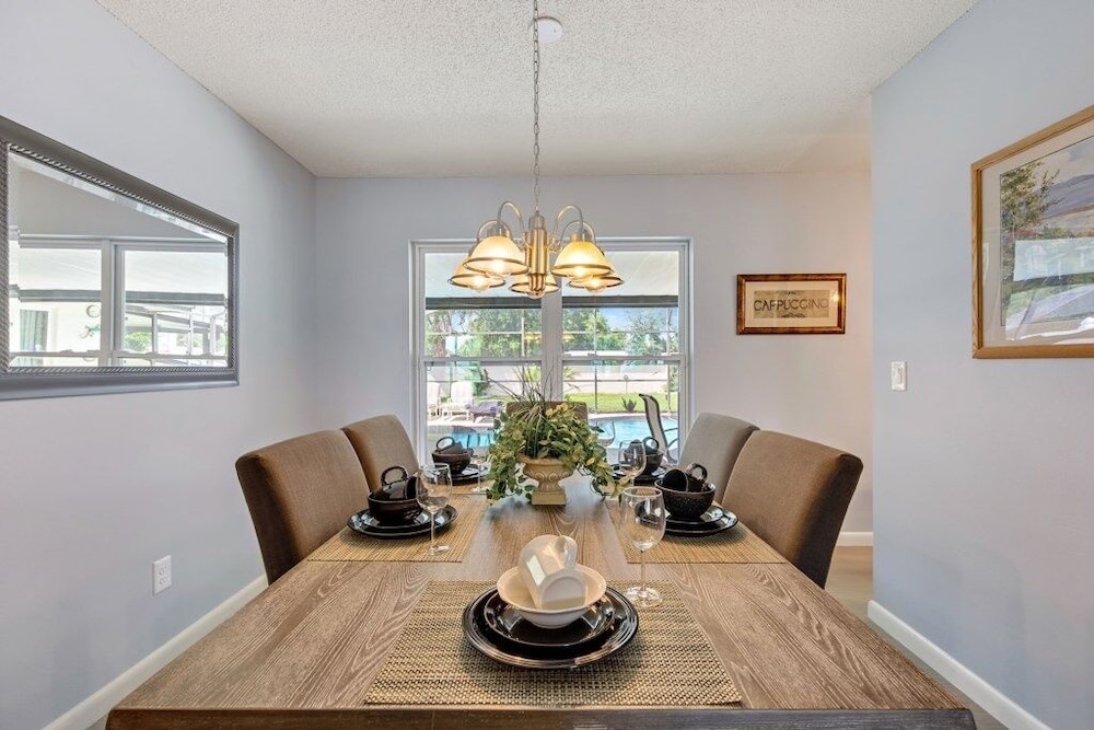 Relaxing Indian Ridge Home W/ Pool, Near Disney & More 4 Bedroom Villa