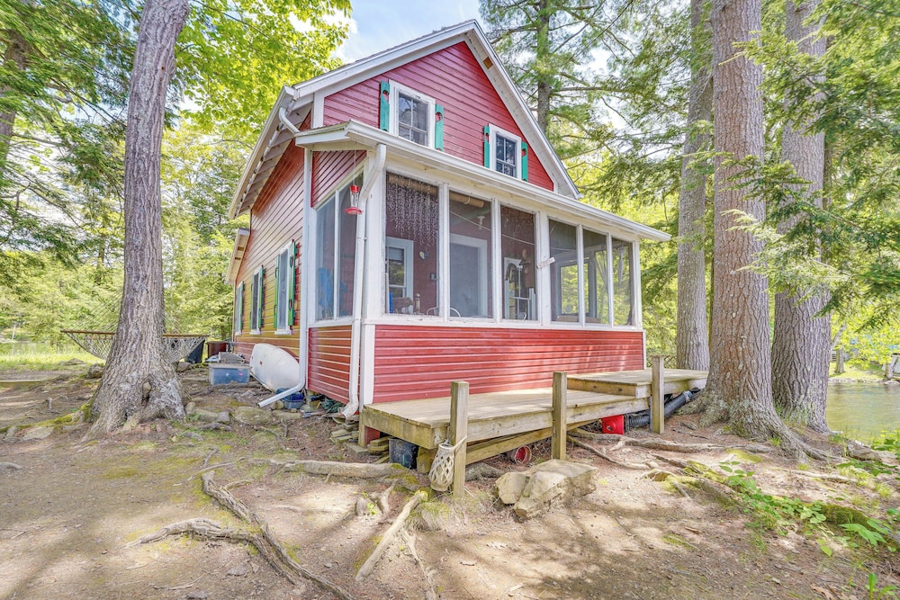 Peaceful Lakefront Maine Cabin w/ Sunset Views