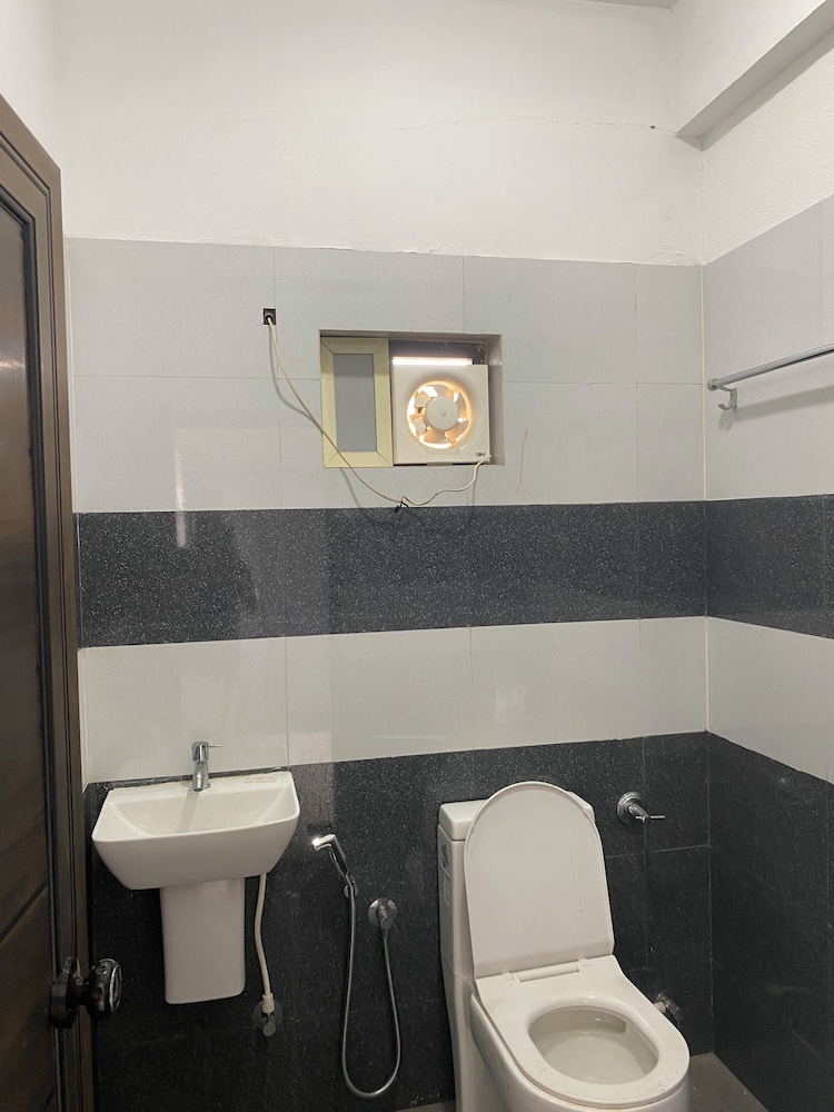 Attiri Apartments