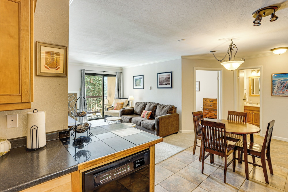 Skiing & Hiking: Mtn-view Condo in Durango! view 3
