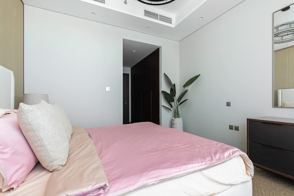 Luxurious 3Br Apt in Nobles Tower Full Burj View