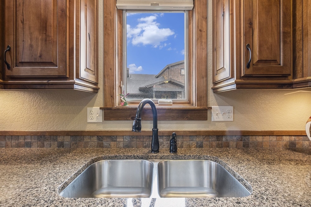 Twin Pines -- Ev 6123 3 Bedroom Townhouse by RedAwning - Property Image 38