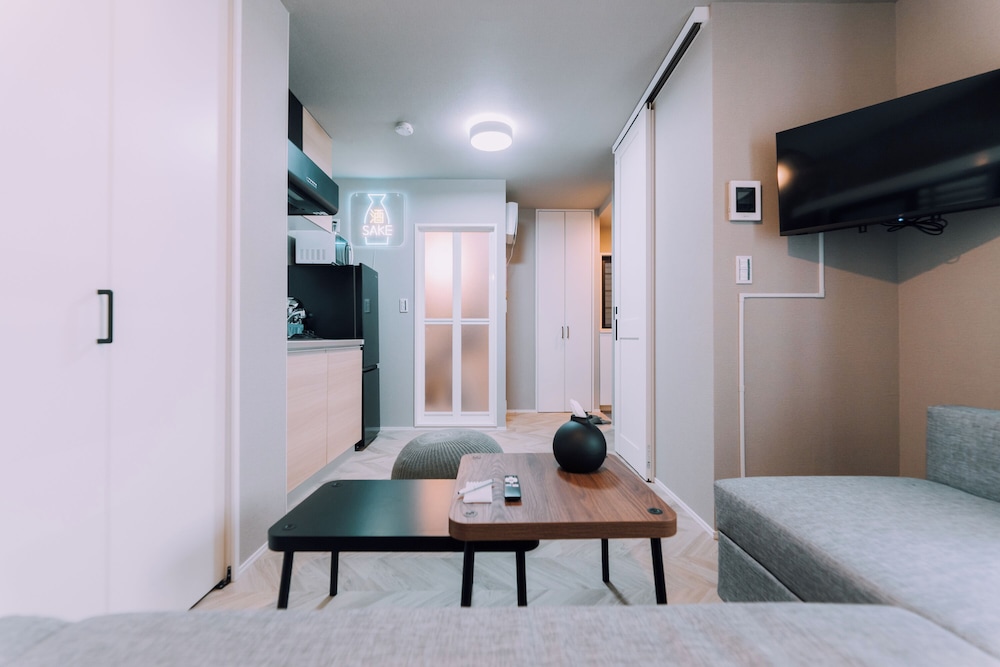 Shinjuku Neon Den 102
