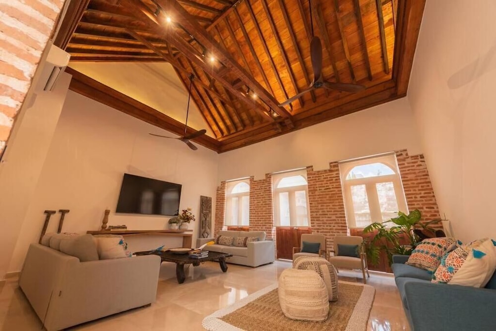Casa Luxor by SOHO