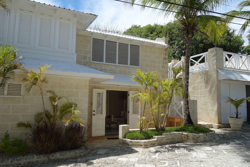 Hotel Inchcape Seaside Villas - Image 1
