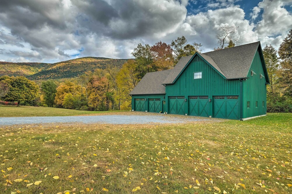Luxe 'green Barn' Near Skiing w/ Mt Equinox Views! view 3