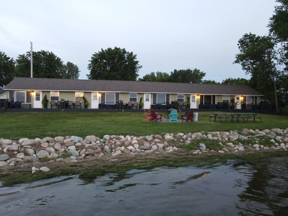 Rizzy's on the Lake - Property Image 25