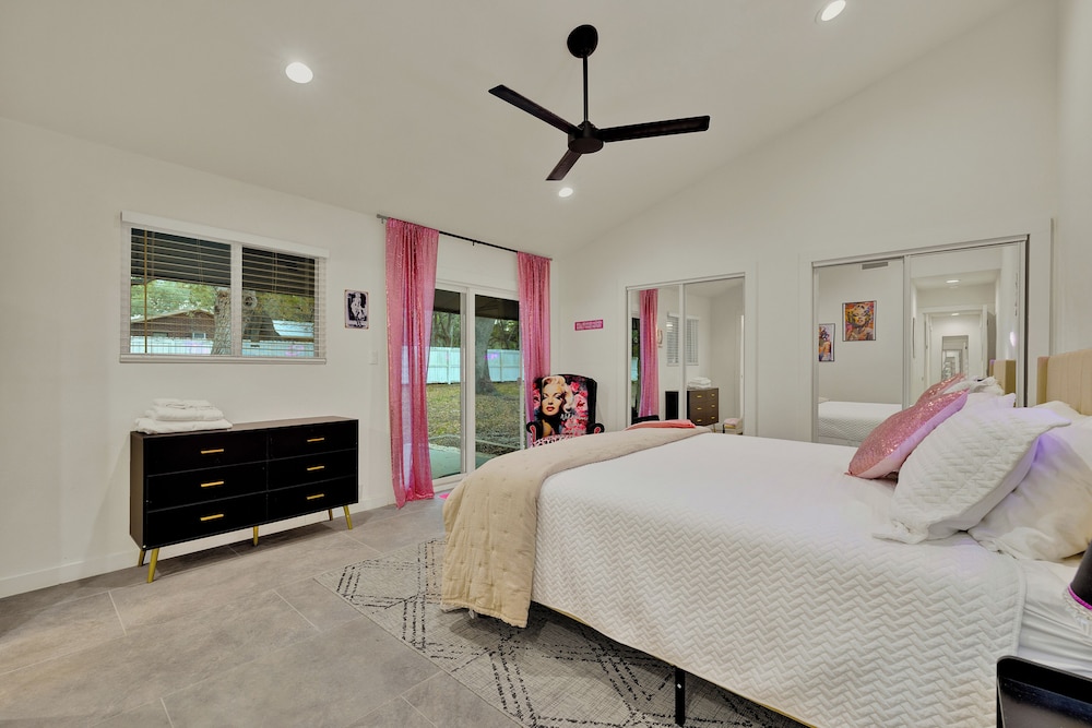 Whitewater River House - Game Room, Firepit, Walking Distance to Whitewater Amphitheater!