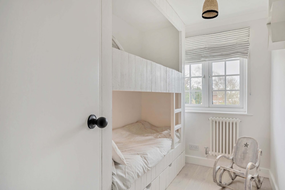 Chic Coastal Retreat - 5-min Stroll to Beach