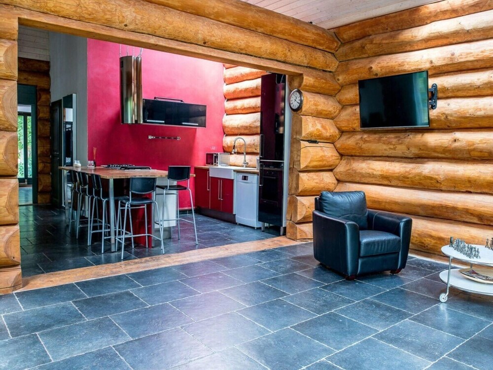 Spacious Holiday Home With Internet
