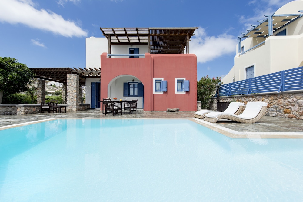 Earino Suites & Villas