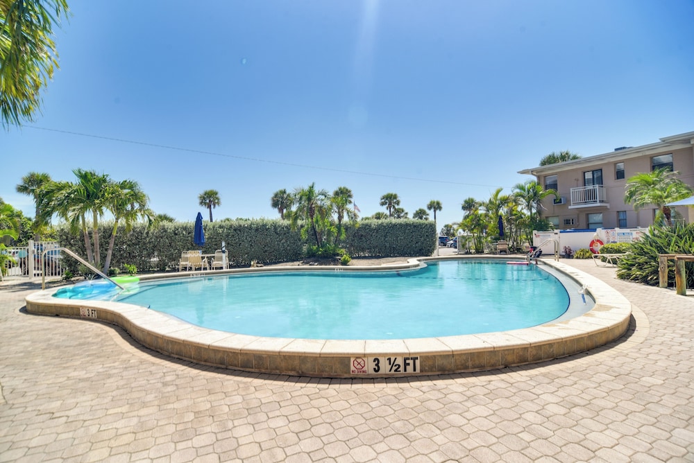 Condo at Upham Beach Park w/ Heated Pool Access!