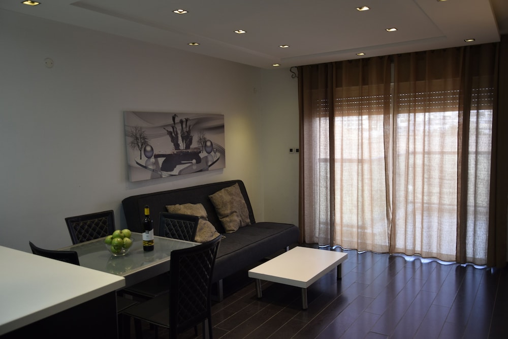 La Palmora Suites