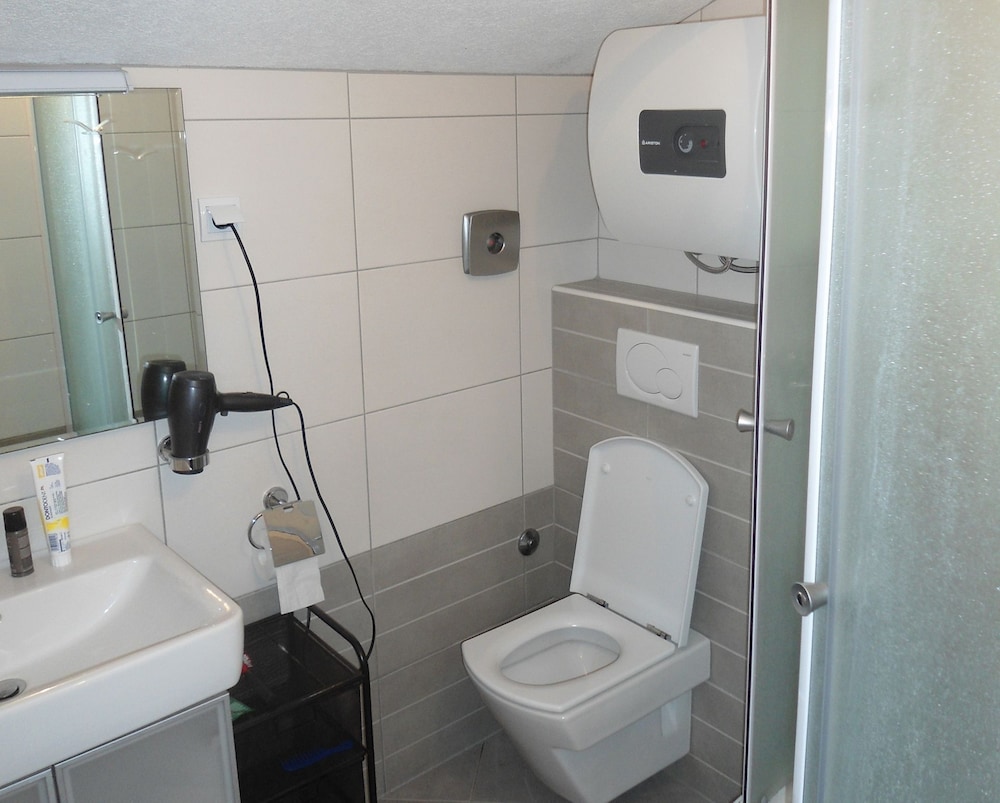 Photo 9