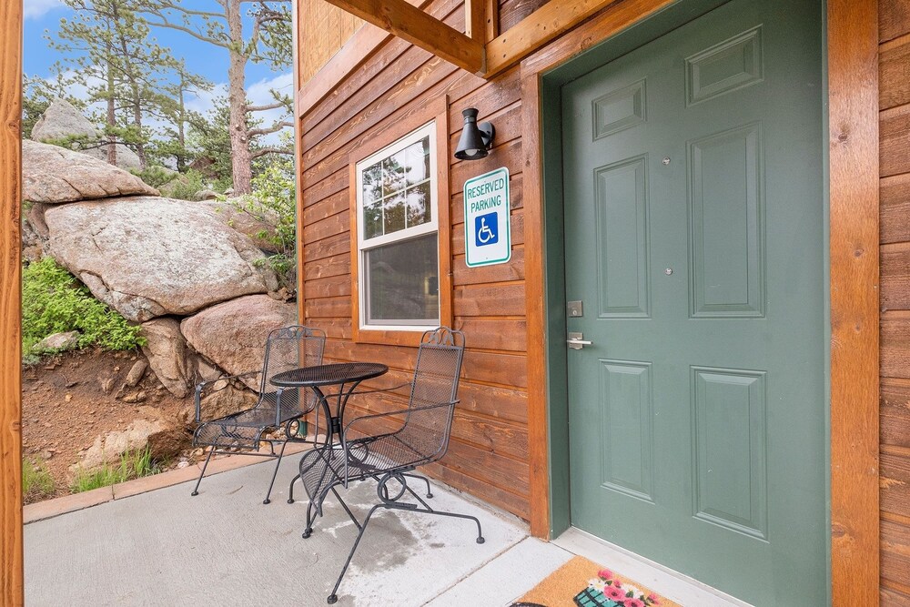 Solitude Bear Room Ada 103 - Estes Park 1 Bedroom Studio by RedAwning - Property Image 7