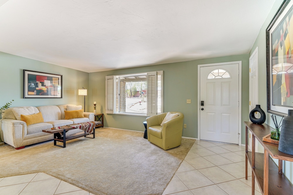 Near Catalina Hiking Trails: Mtn-view Home w/ Pool