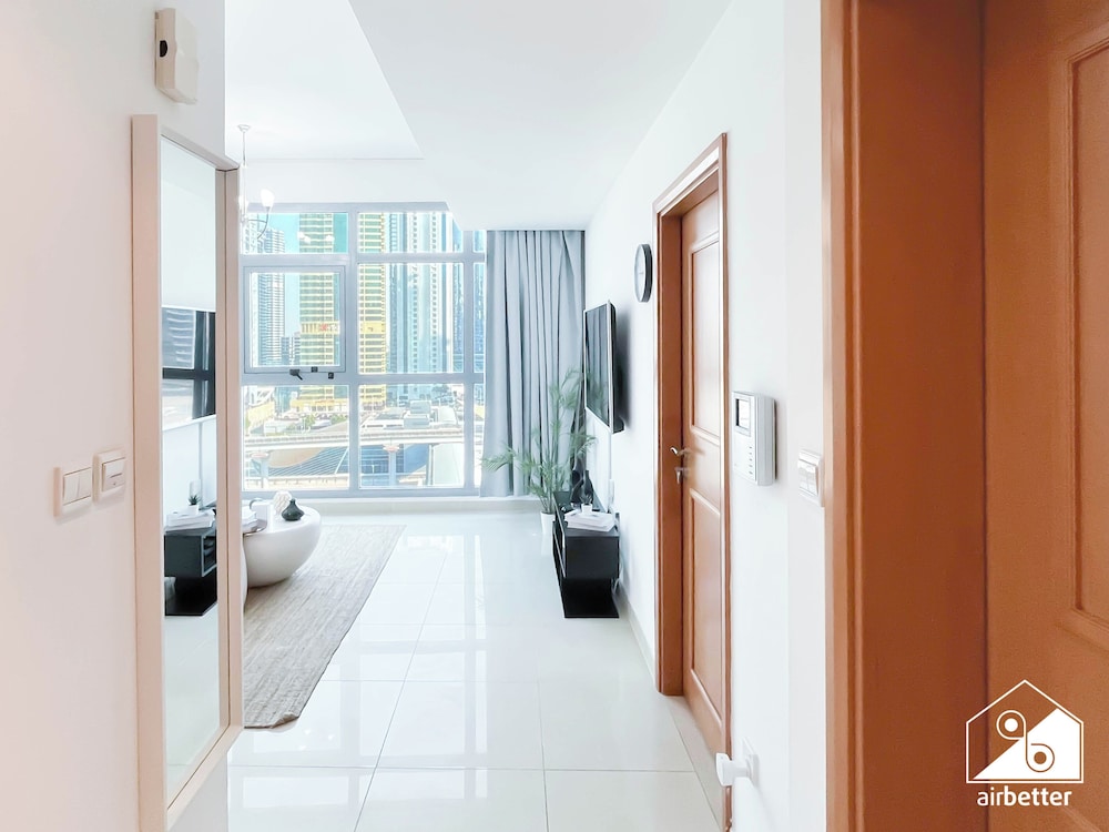 Prestige Marina Living 1BR Balcony, Pool & Gym