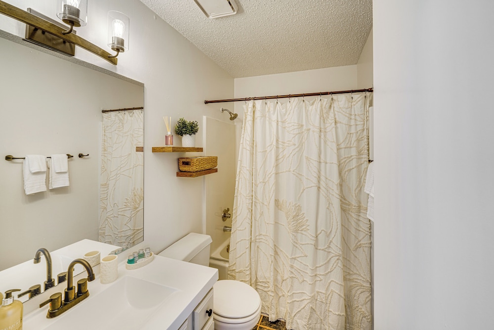1/2 Mi to Frisco Commons! Family Getaway w/ Patio
