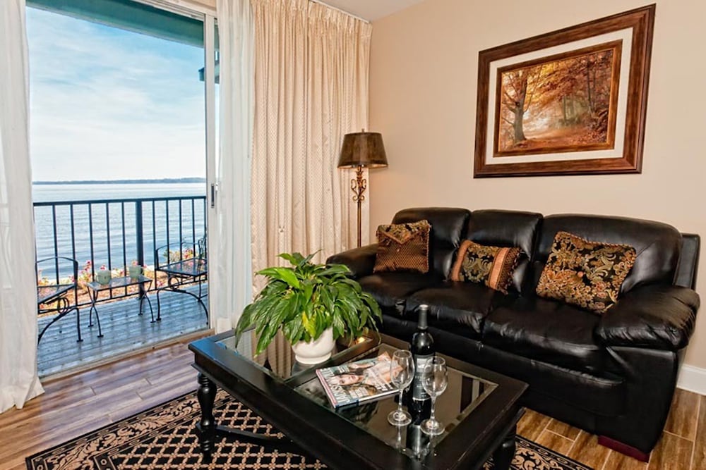 Club Continental view 5