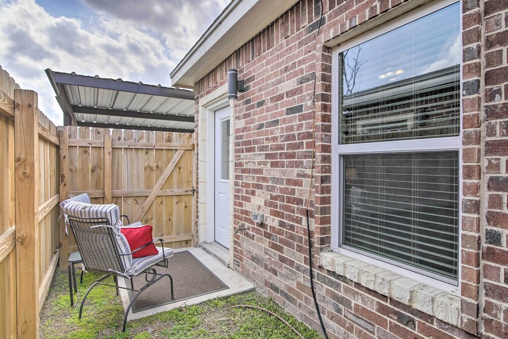 Charming Edinburg Apartment ~ 3 Mi to Dtwn! view 3