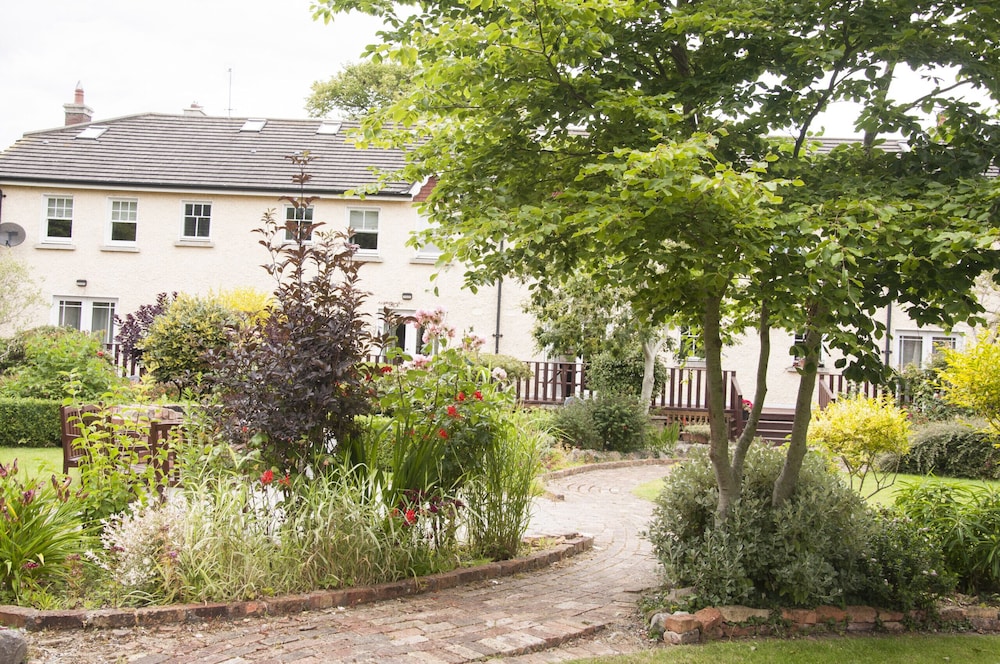 Courtyard HC No 8