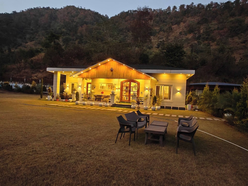 The Paradise - Luxury 3BR Villa Near the Airport in Dehradun