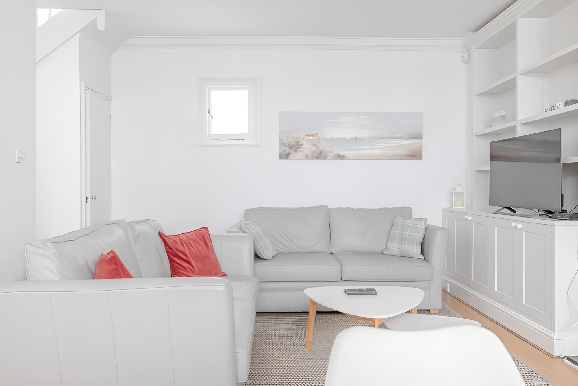 Central & Stylish 2BD Home Near Kensington Gardens