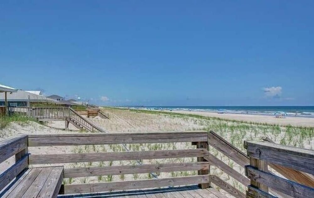 Mountains to Sea by Topsail Realty