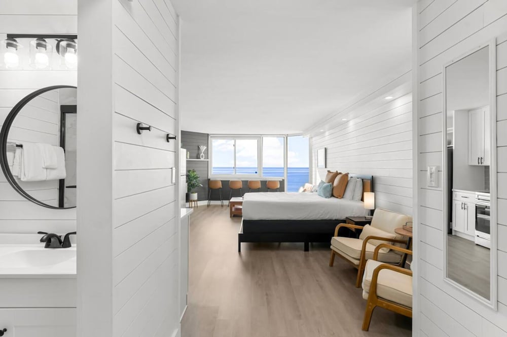 Beach Front Ocean View Condo - Top of the Gulf 523