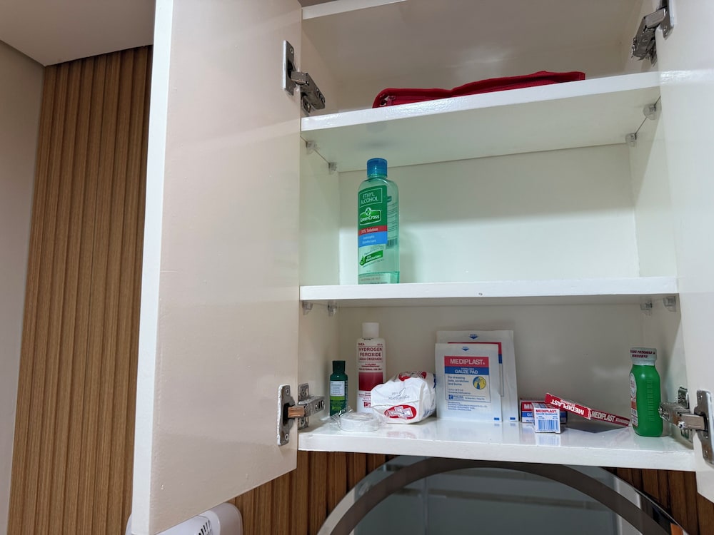 Cozy Retreat w/Balcony Near SM Mall/NAIA Airport