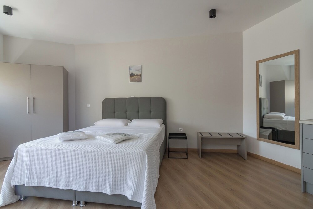 Leochares Lifestyle Apartments