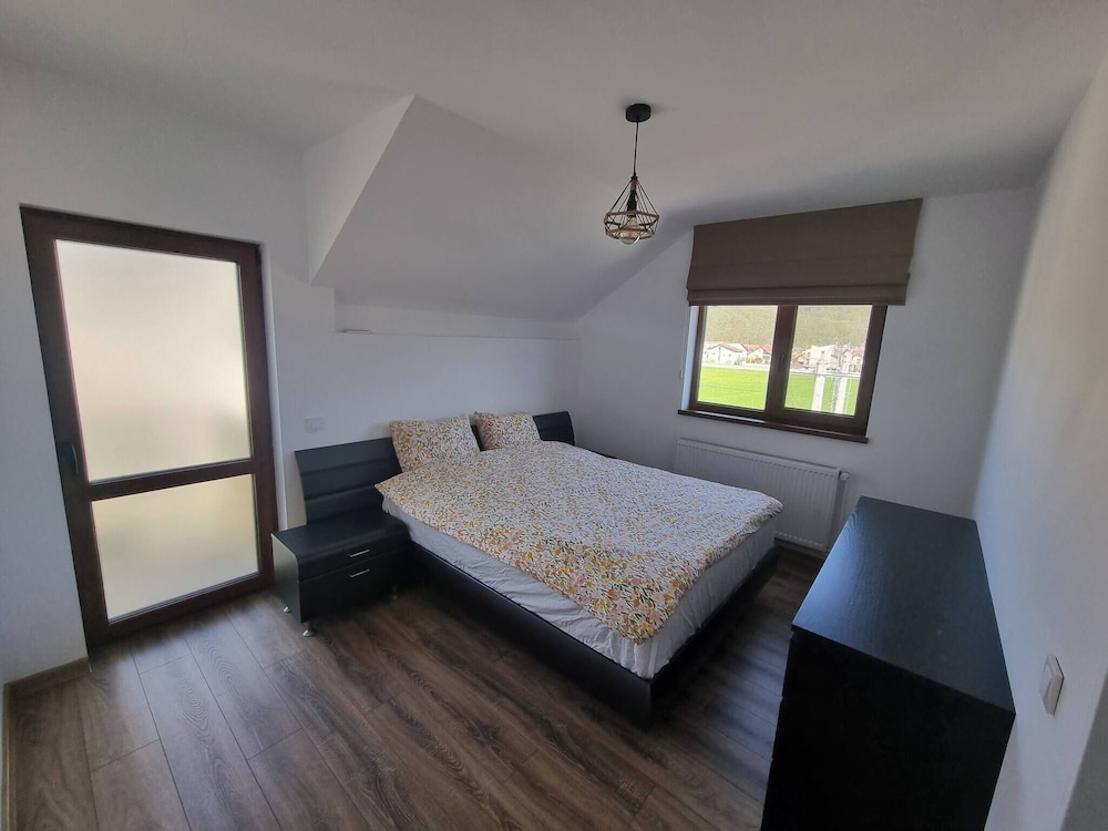 Rocktop Refuge In Rasnov view 3