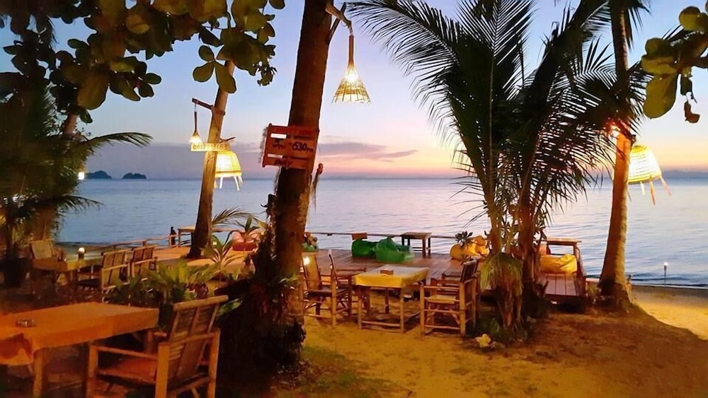 Think & Retro Cafe Lipa Noi Samui