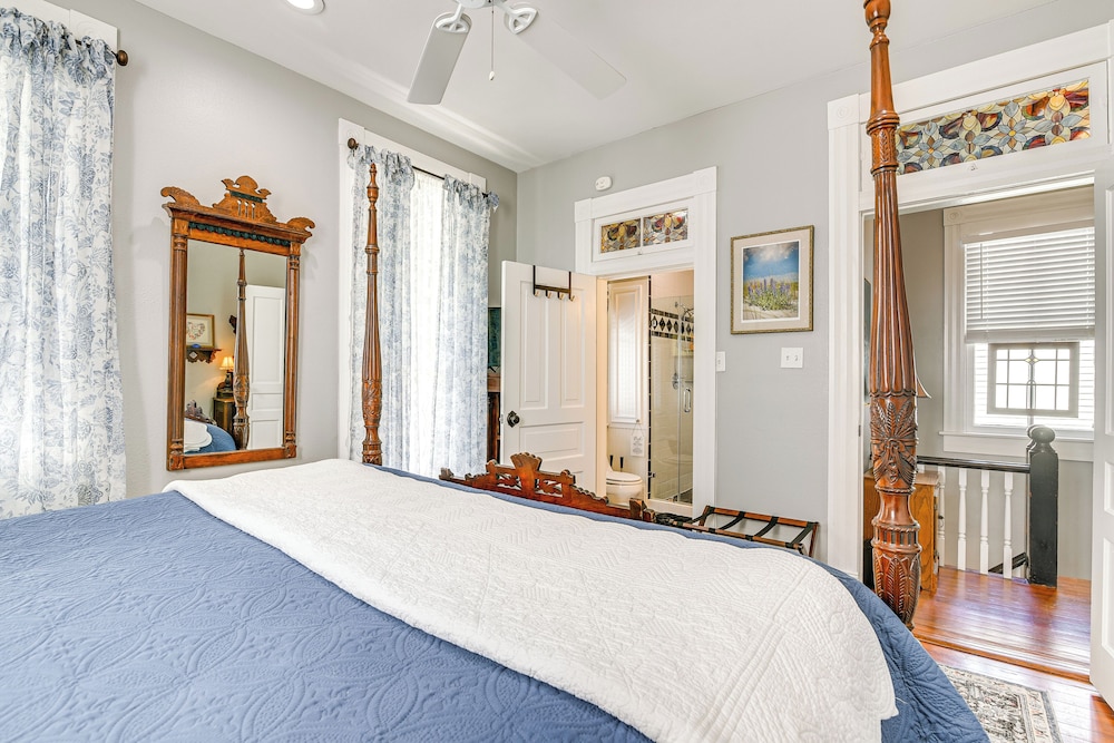 Walk to the Strand: Hideaway Haven Retreat