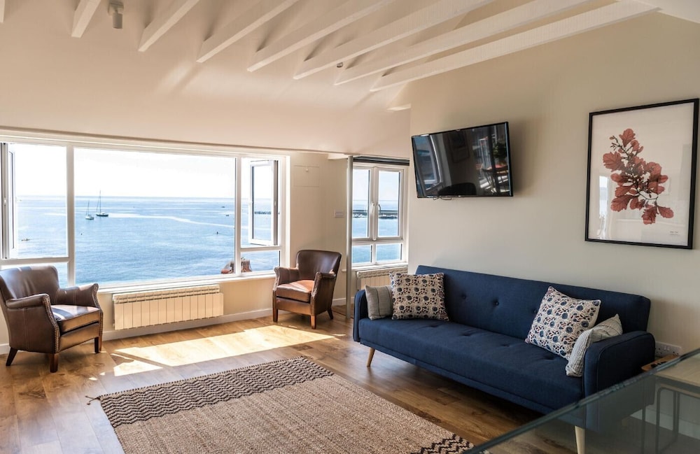 3 Beach Way House