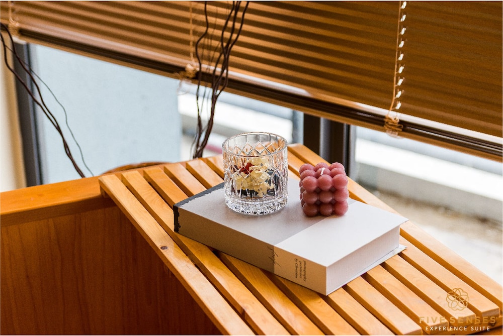 KIP Core Soho Suite by Five Senses