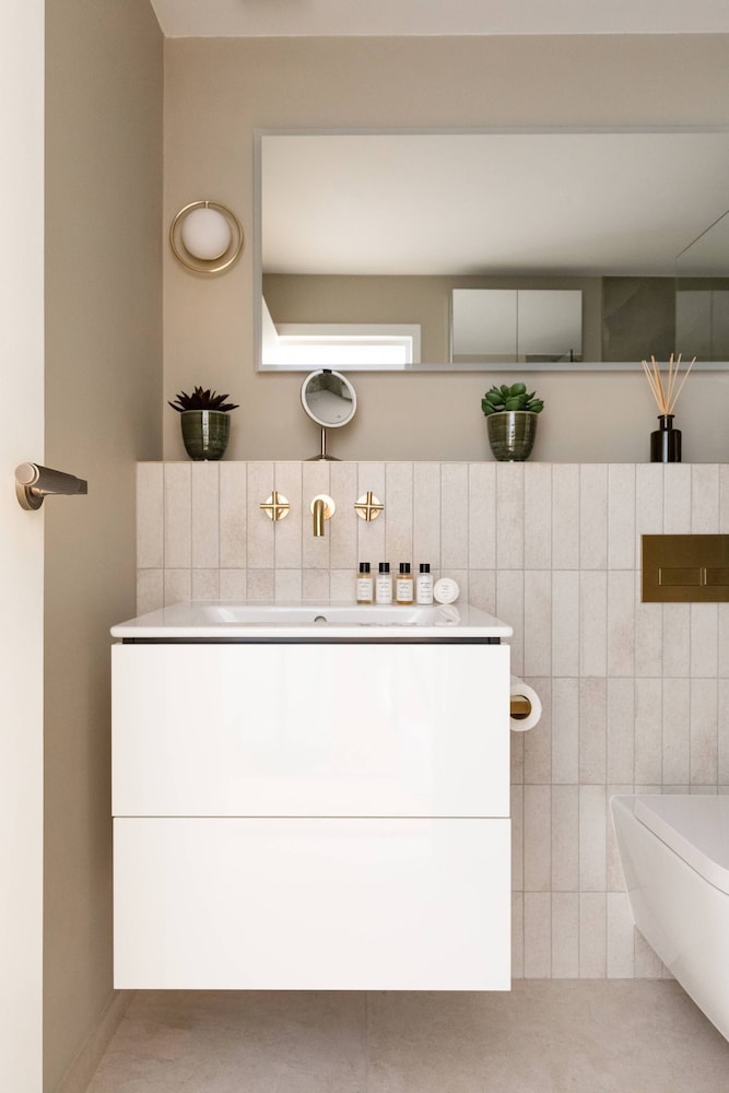 Culford Gardens III by Onefinestay